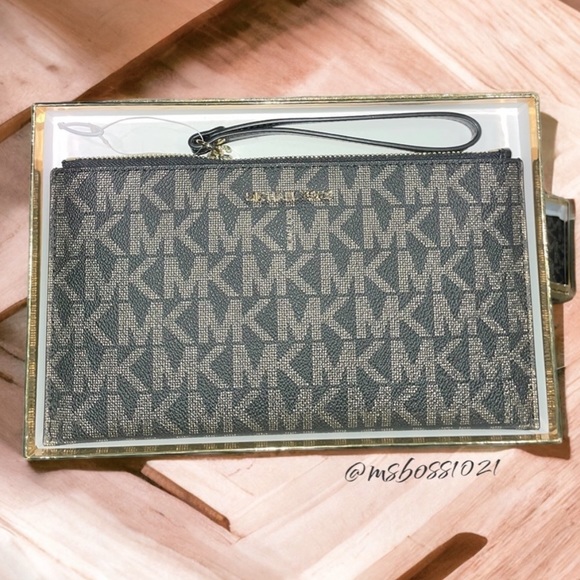 Michael Kors Cindy Signature Backpack + Wristket in Black/Gold + Gold Wallet NWT - Picture 14 of 15